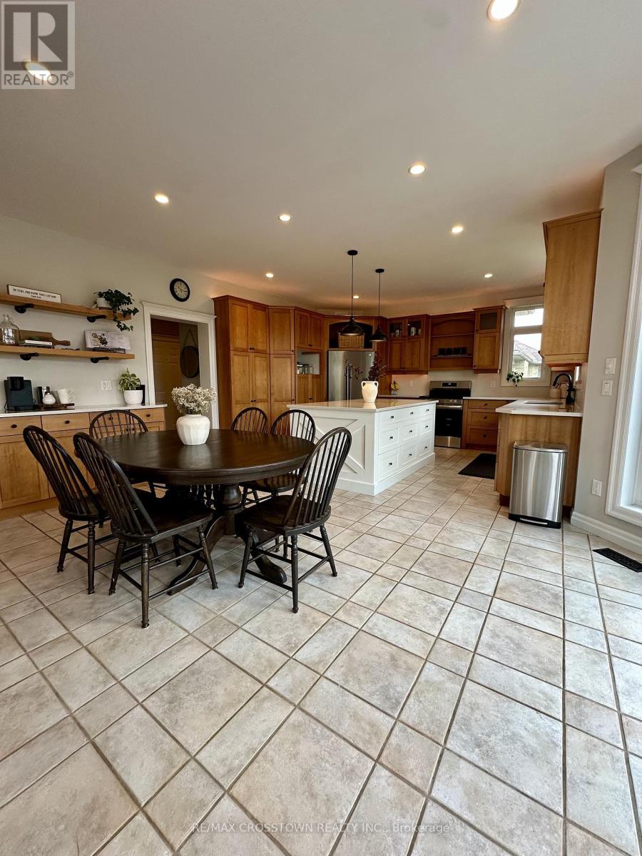2610 Emerson Street, Strathroy-Caradoc, Ontario  N0L 1W0 - Photo 15 - X12130858