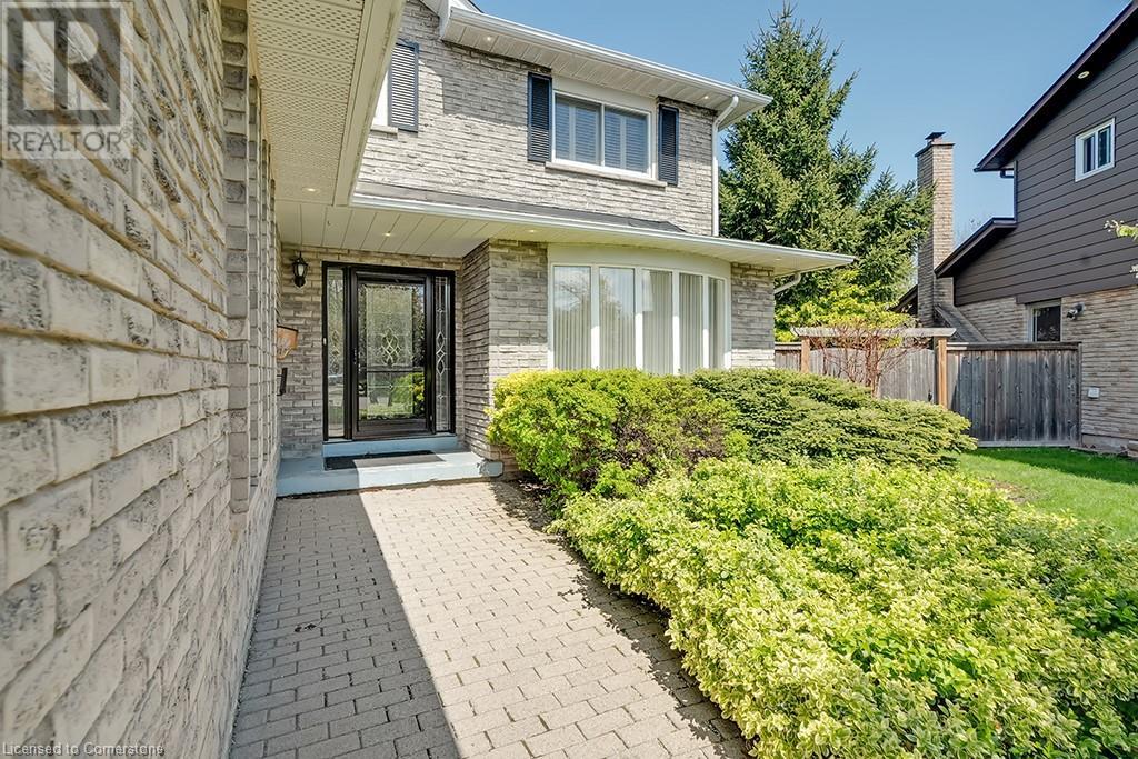 2347 Tweedsmuir Court, Burlington, Ontario  L7P 4K9 - Photo 4 - 40719736