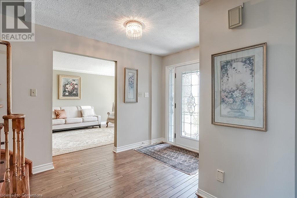 2347 Tweedsmuir Court, Burlington, Ontario  L7P 4K9 - Photo 7 - 40719736