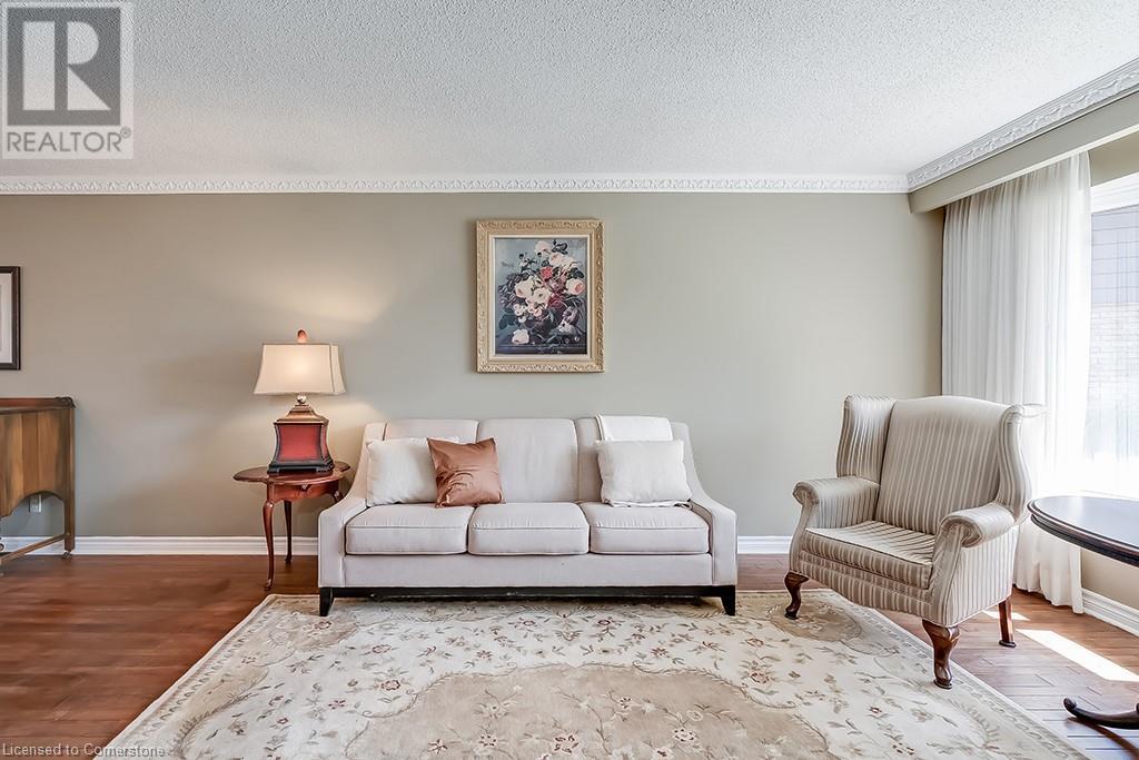 2347 Tweedsmuir Court, Burlington, Ontario  L7P 4K9 - Photo 9 - 40719736