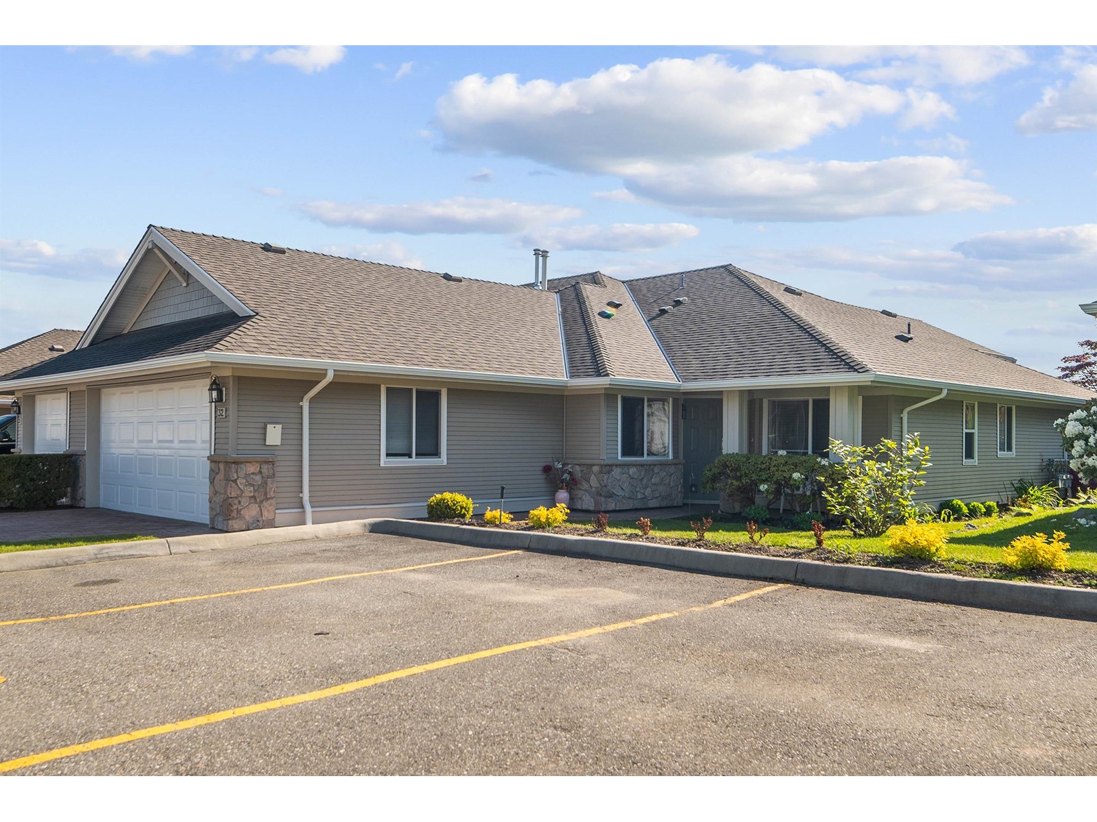32 17516 4 AVENUE, Surrey, British Columbia