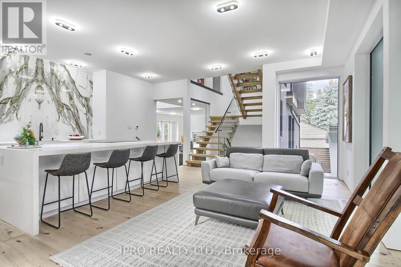 5 Hatton Court, Toronto, Ontario  M9A 1J6 - Photo 13 - W12133478