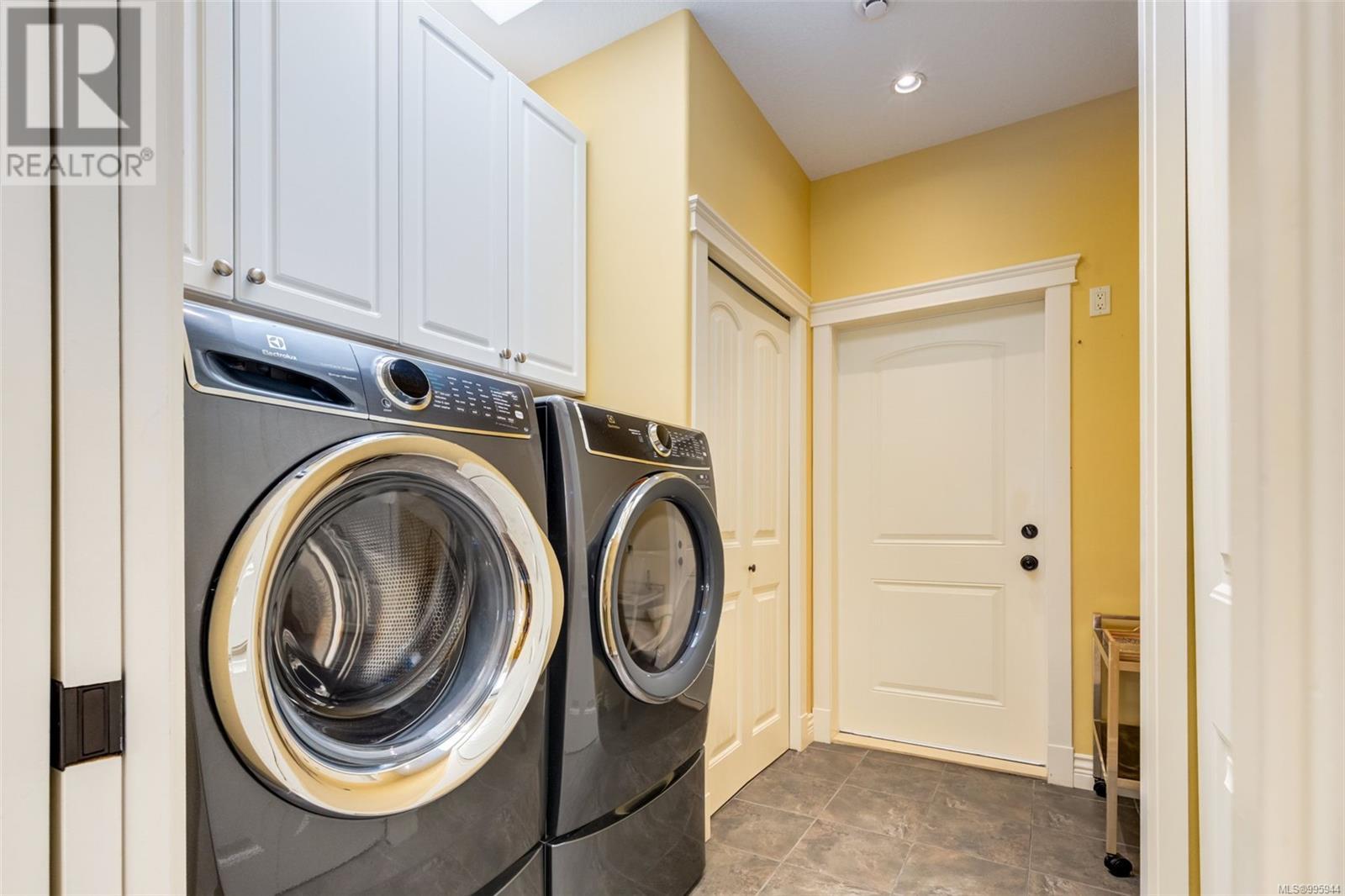 Property at 4106 Gulfview Dr image 5