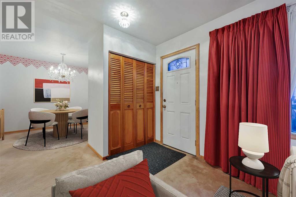Property at 13 HAWTHORNE Crescent NW image 4