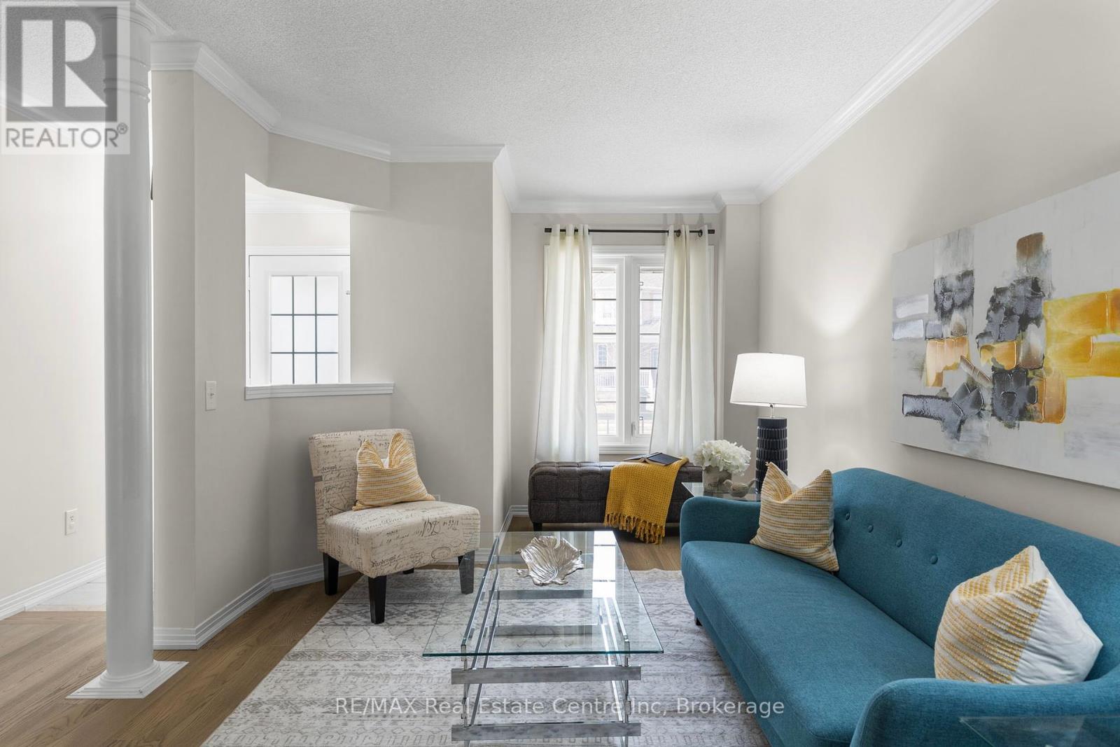 102 Gail Parks Crescent, Newmarket, Ontario  L3X 3C1 - Photo 6 - N12134028