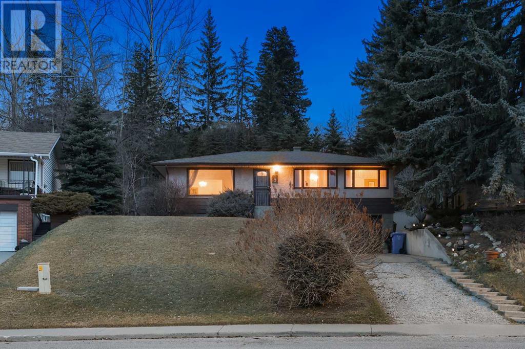 Property at 13 HAWTHORNE Crescent NW image 2