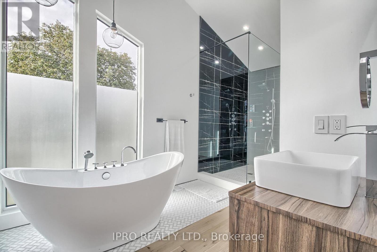 5 Hatton Court, Toronto, Ontario  M9A 1J6 - Photo 22 - W12133478