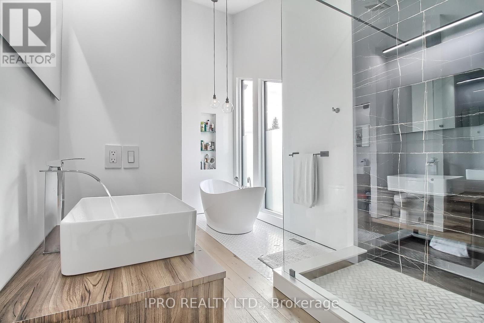 5 Hatton Court, Toronto, Ontario  M9A 1J6 - Photo 23 - W12133478