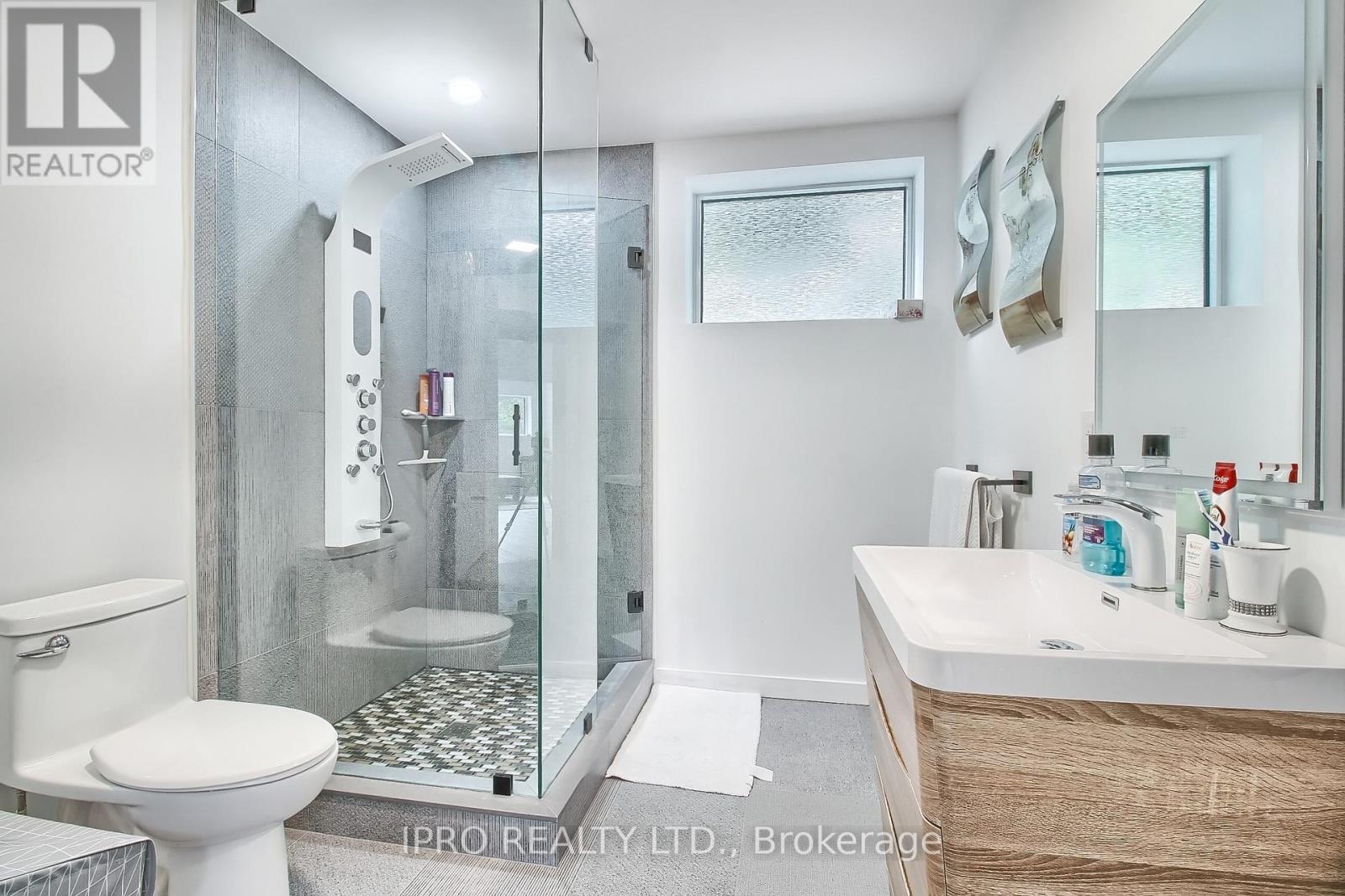 5 Hatton Court, Toronto, Ontario  M9A 1J6 - Photo 39 - W12133478