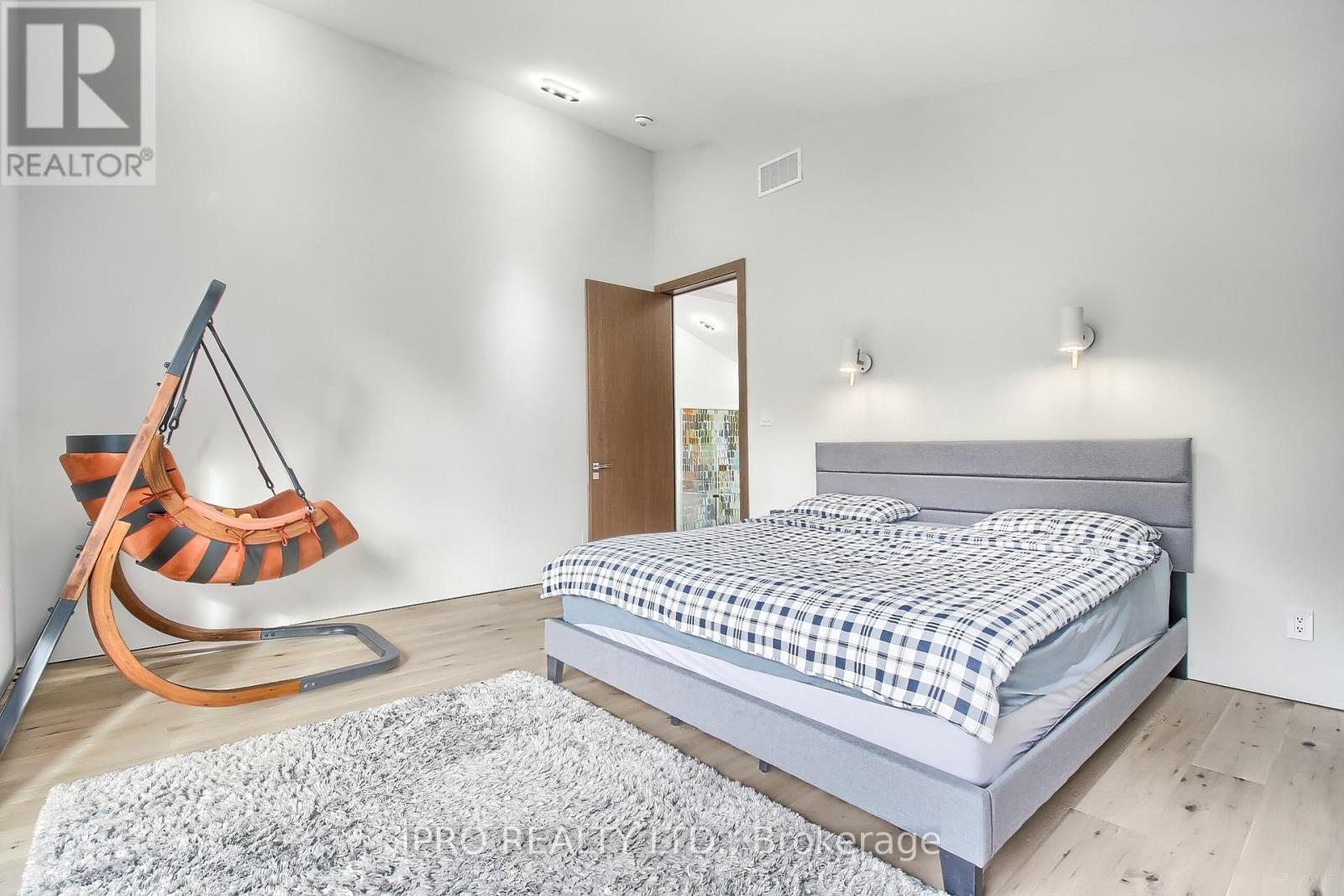 5 Hatton Court, Toronto, Ontario  M9A 1J6 - Photo 24 - W12133478