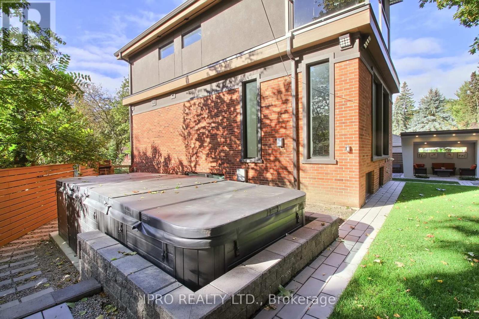 5 Hatton Court, Toronto, Ontario  M9A 1J6 - Photo 43 - W12133478