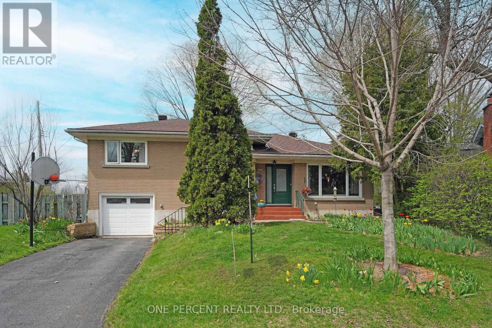 1284 Joyce Crescent, Ottawa, Ontario  K2C 2M9 - Photo 3 - X12133832