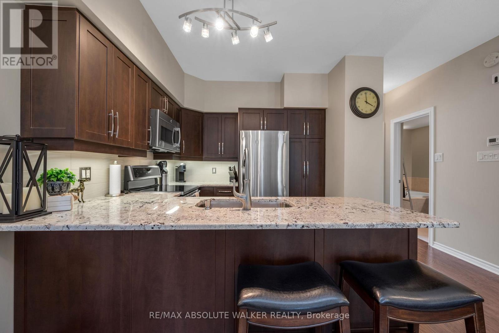 48 Edenvale Drive, Ottawa, Ontario  K2K 0A3 - Photo 8 - X12133834