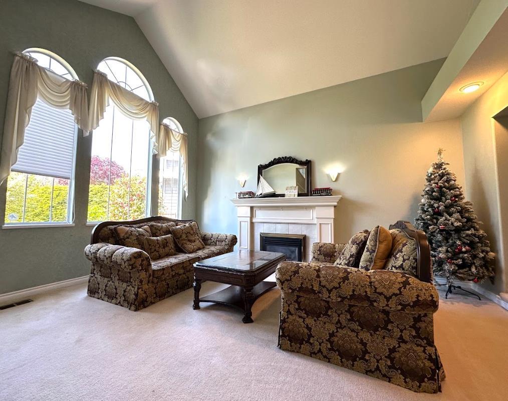 Property at 1640 138B STREET image 5