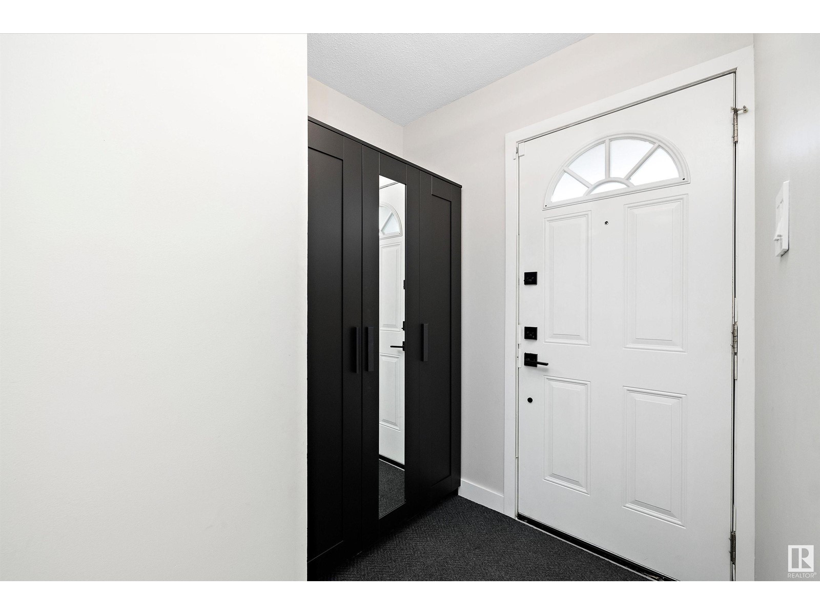 Property at 7716 144 AV NW image 3