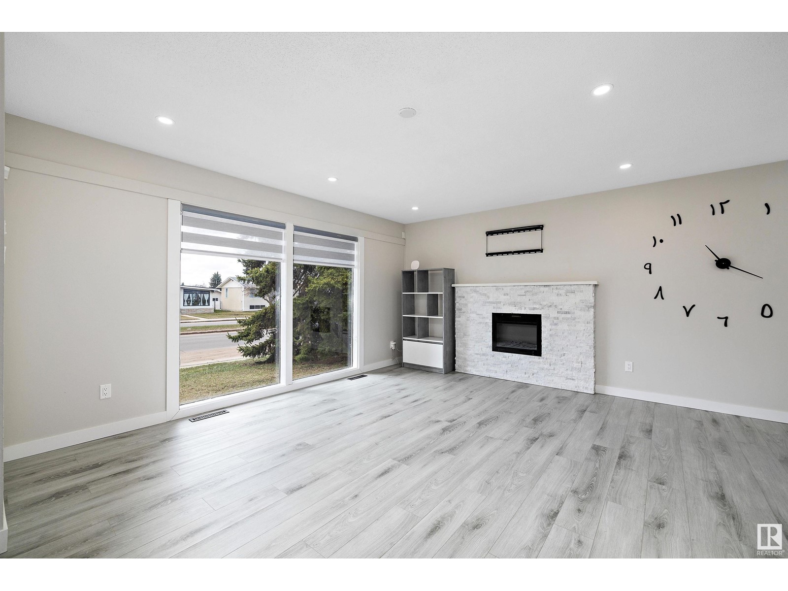 Property at 7716 144 AV NW image 4
