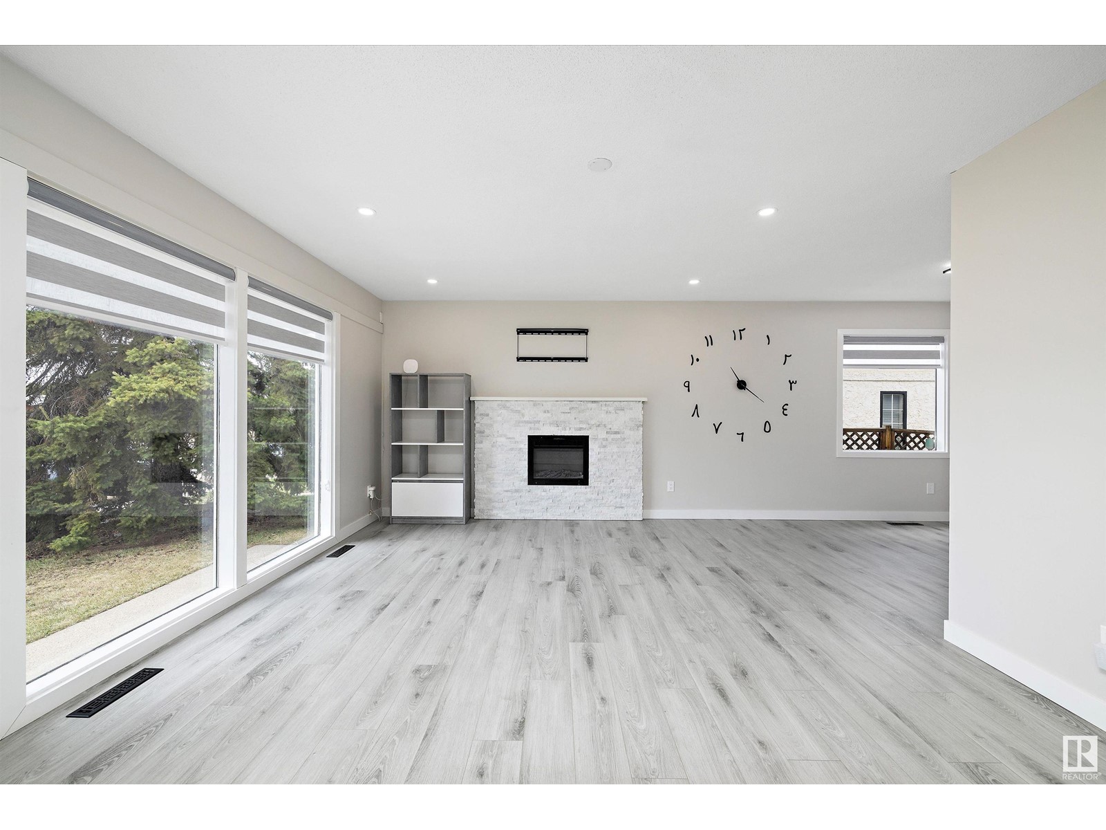 Property at 7716 144 AV NW image 5