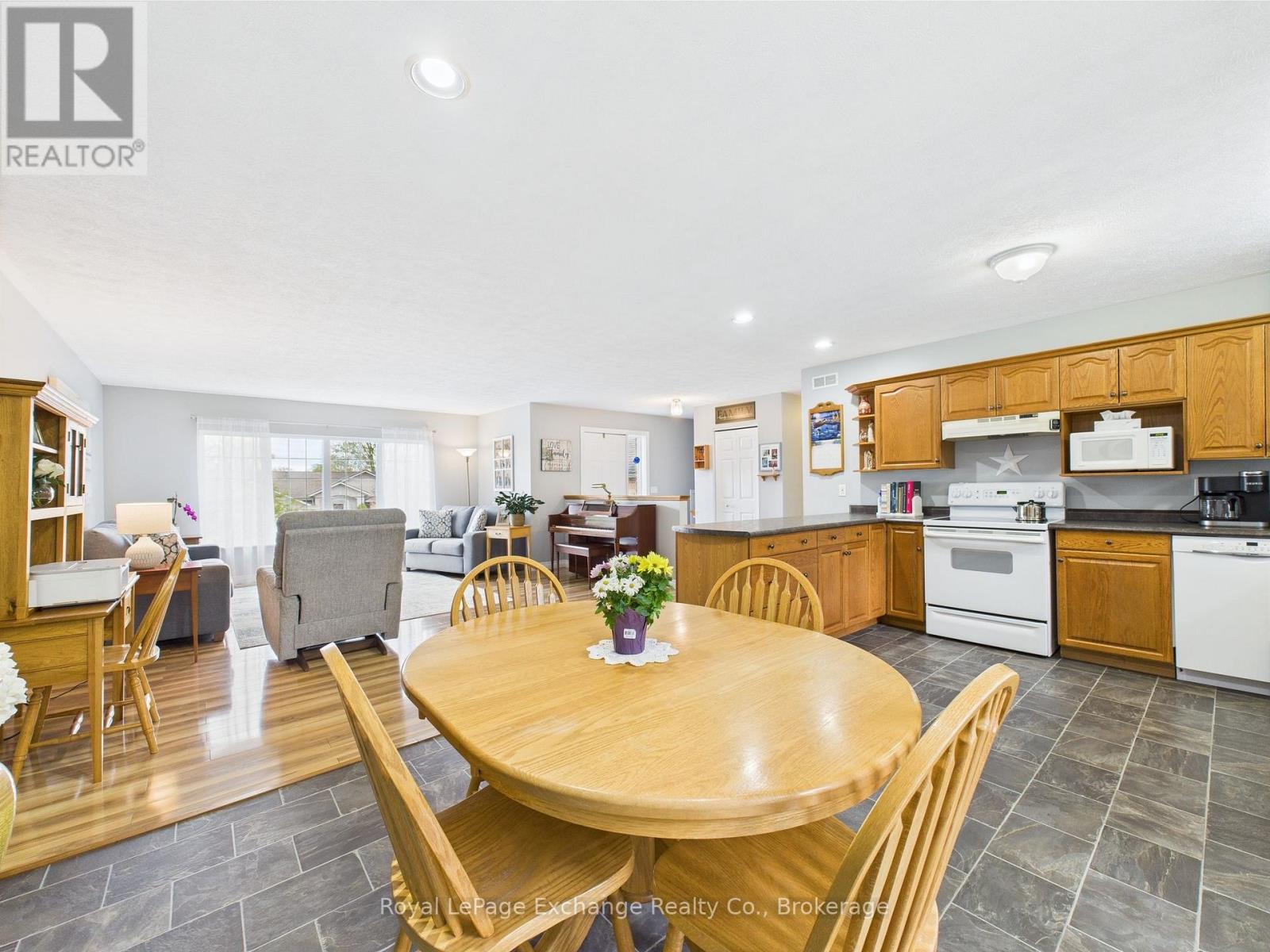 168 Park Drive, North Huron (Wingham), Ontario  N0G 2W0 - Photo 10 - X12133806
