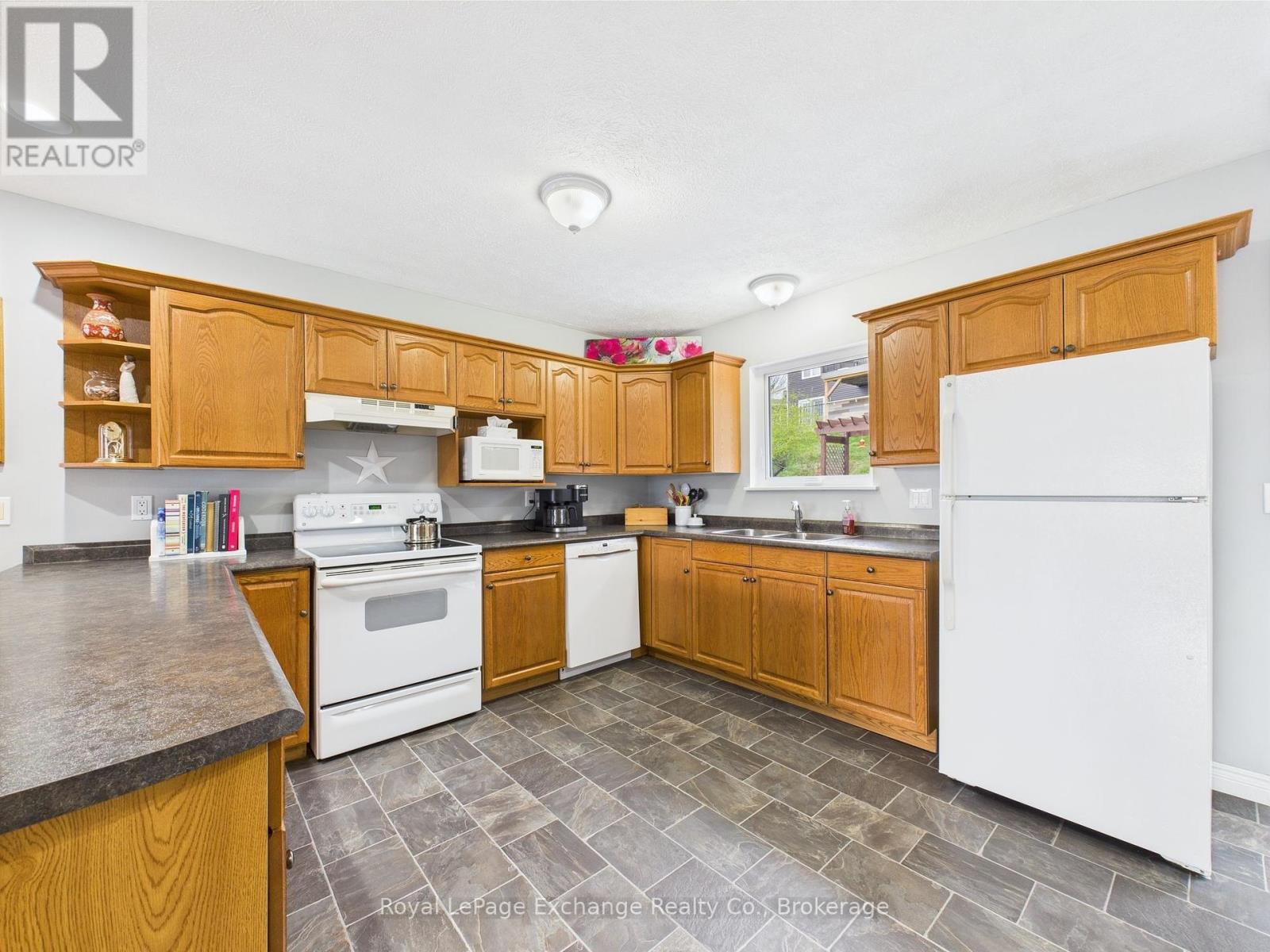 168 Park Drive, North Huron (Wingham), Ontario  N0G 2W0 - Photo 11 - X12133806