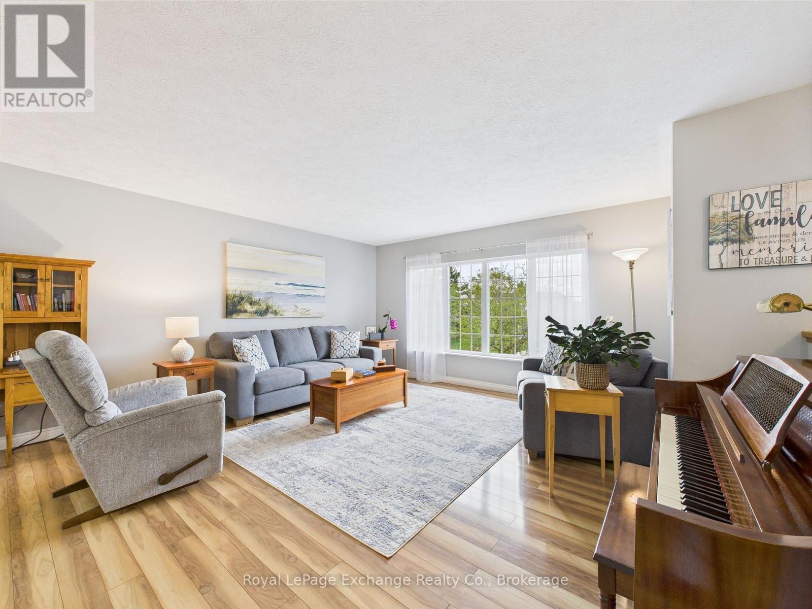 168 Park Drive, North Huron (Wingham), Ontario  N0G 2W0 - Photo 6 - X12133806