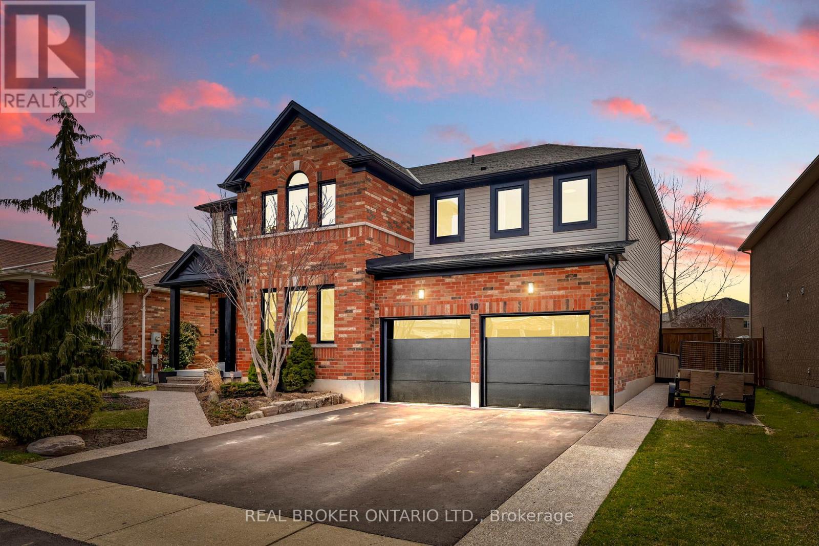10 Hoodless Court, Brantford, Ontario  N3T 0A8 - Photo 2 - X12083246