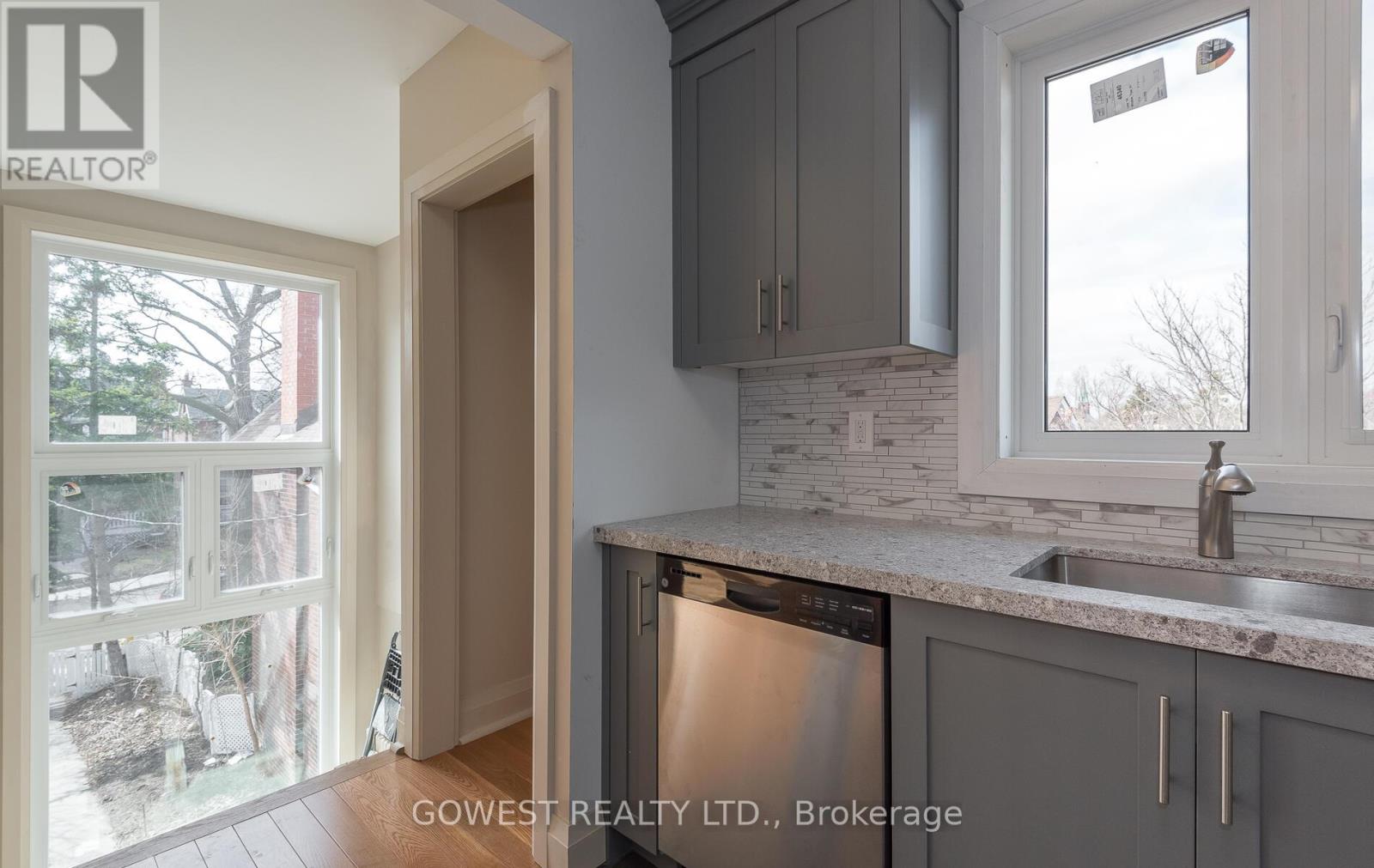 3 - 207 Oakmount Road, Toronto, Ontario  M6P 2N1 - Photo 10 - W12131401