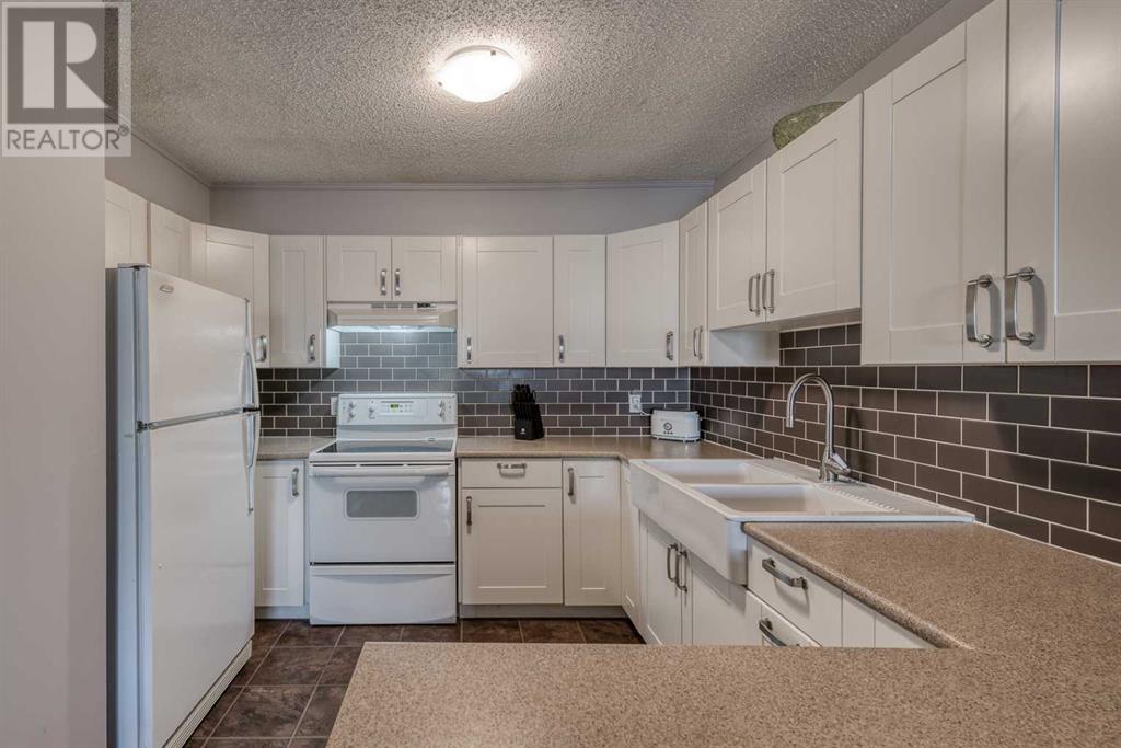 Property at 81, 3015 51 Street SW image 2