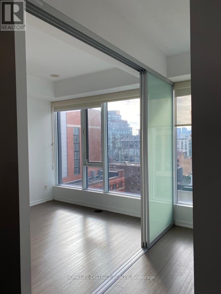 1016 - 101 Peter Street, Toronto, Ontario  M5V 0G6 - Photo 14 - C12132236