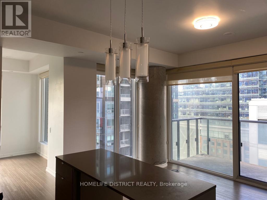 1016 - 101 Peter Street, Toronto, Ontario  M5V 0G6 - Photo 13 - C12132236