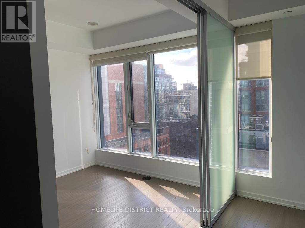1016 - 101 Peter Street, Toronto, Ontario  M5V 0G6 - Photo 9 - C12132236