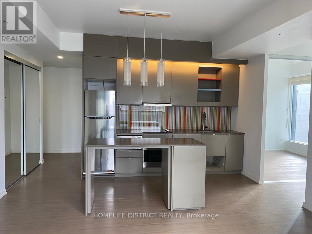 1016 - 101 Peter Street, Toronto, Ontario  M5V 0G6 - Photo 3 - C12132236