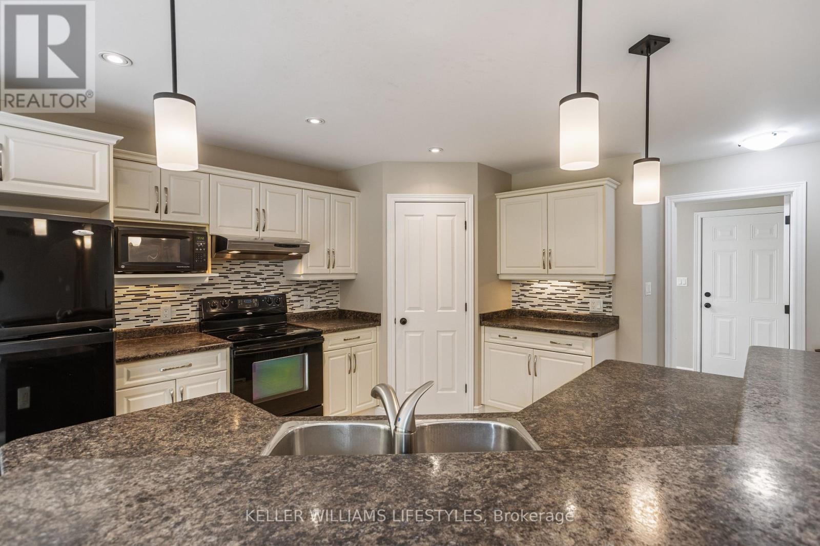 368 Darcy Drive, Strathroy Caradoc, Ontario  N7G 0A1 - Photo 10 - X12133804