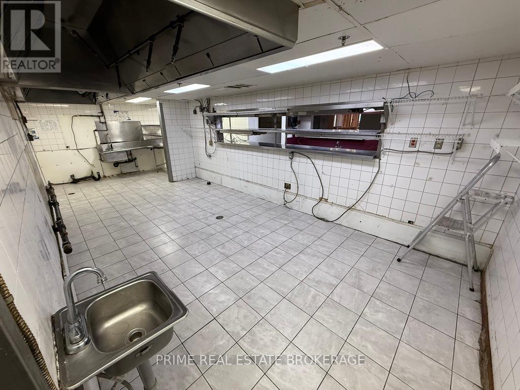 855 Wellington Road, London South, Ontario  N6E 3N5 - Photo 20 - X12133831