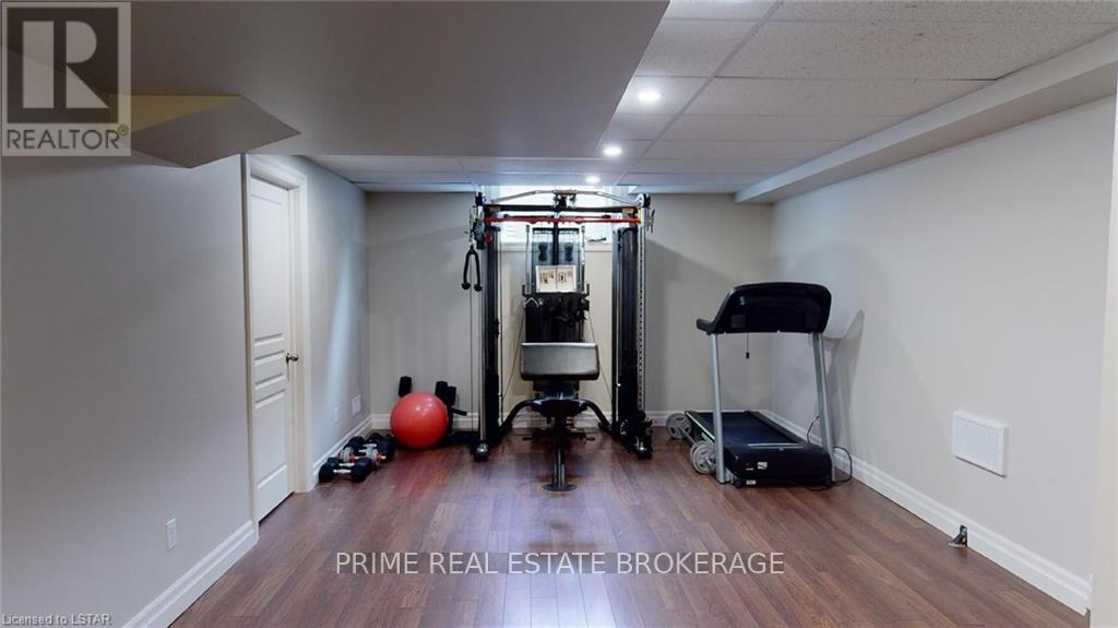 32 Valleyview Crescent, Middlesex Centre, Ontario  N0L 1R0 - Photo 40 - X12133889