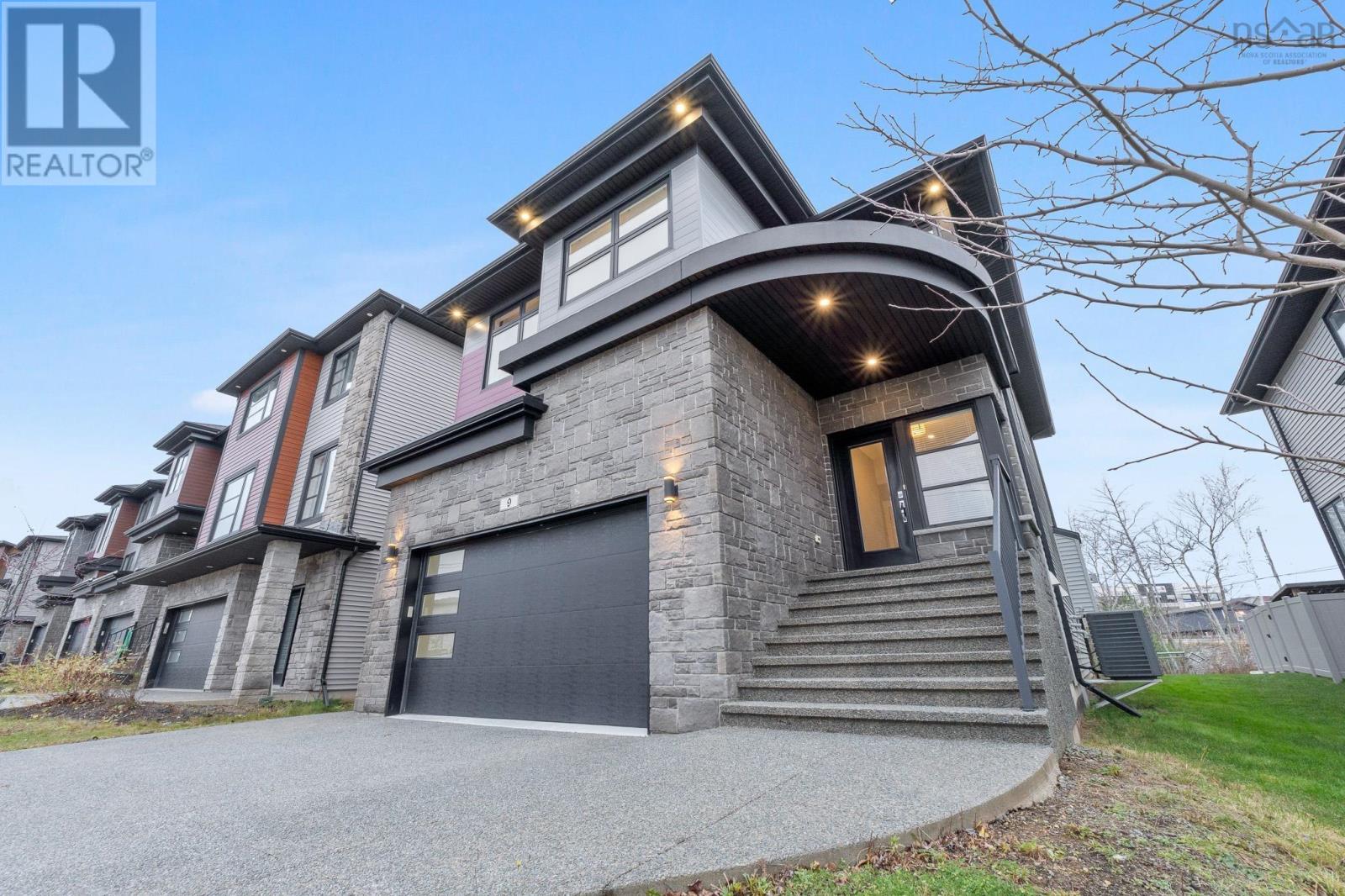 Property at 9 Samaa Court image 2