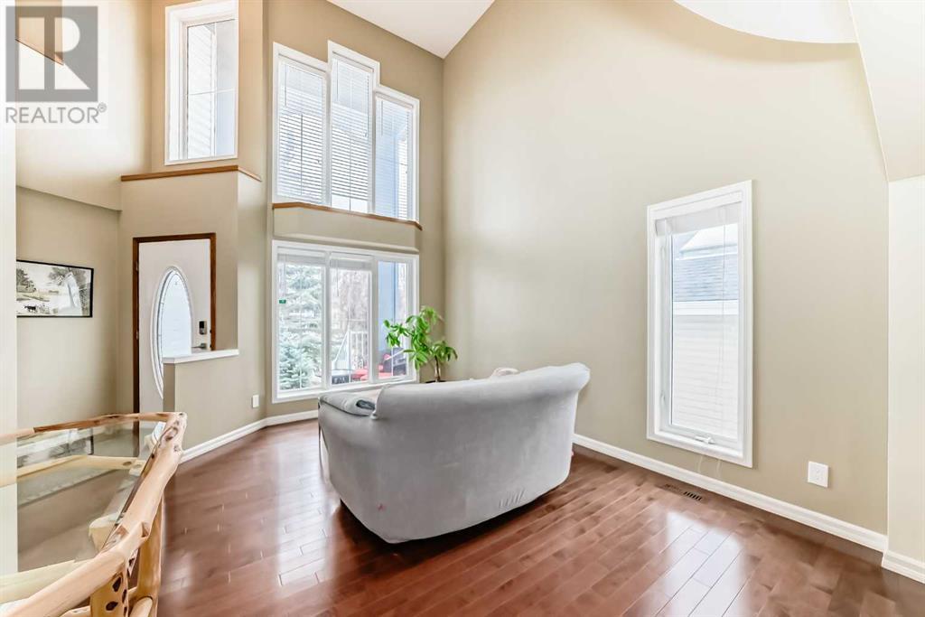 Property at 14 Valley Ponds Crescent NW image 3