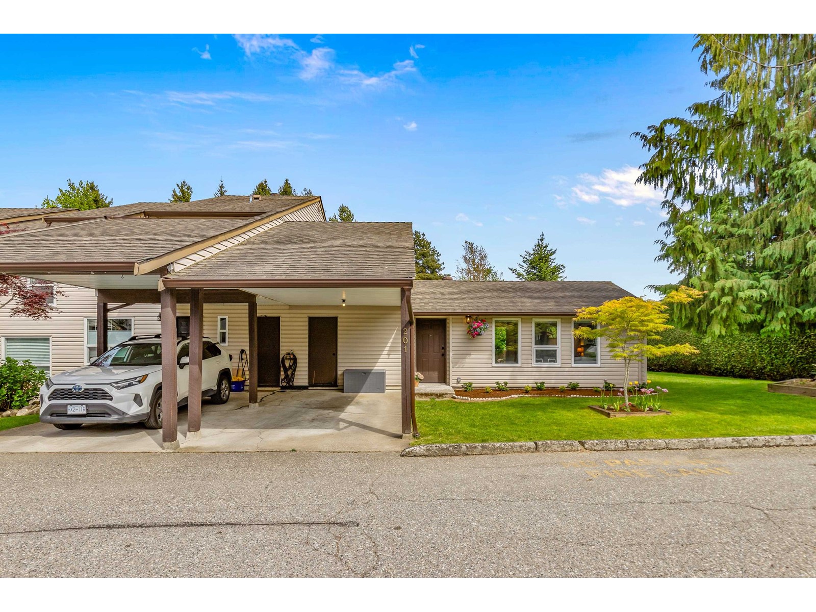 Property at 201 27411 28 AVENUE image 1