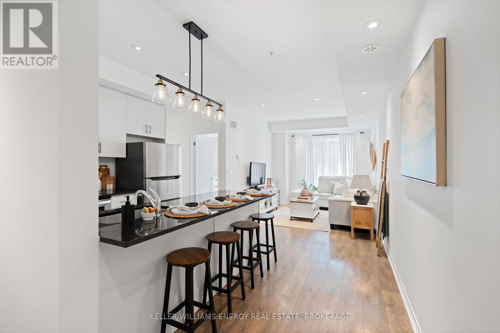 Property at 202 - 2635 WILLIAM JACKSON DRIVE image 4
