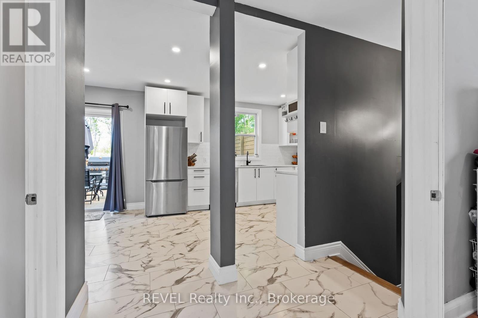 21 Hamilton Street, St. Catharines, Ontario  L2S 1K5 - Photo 16 - X12133793