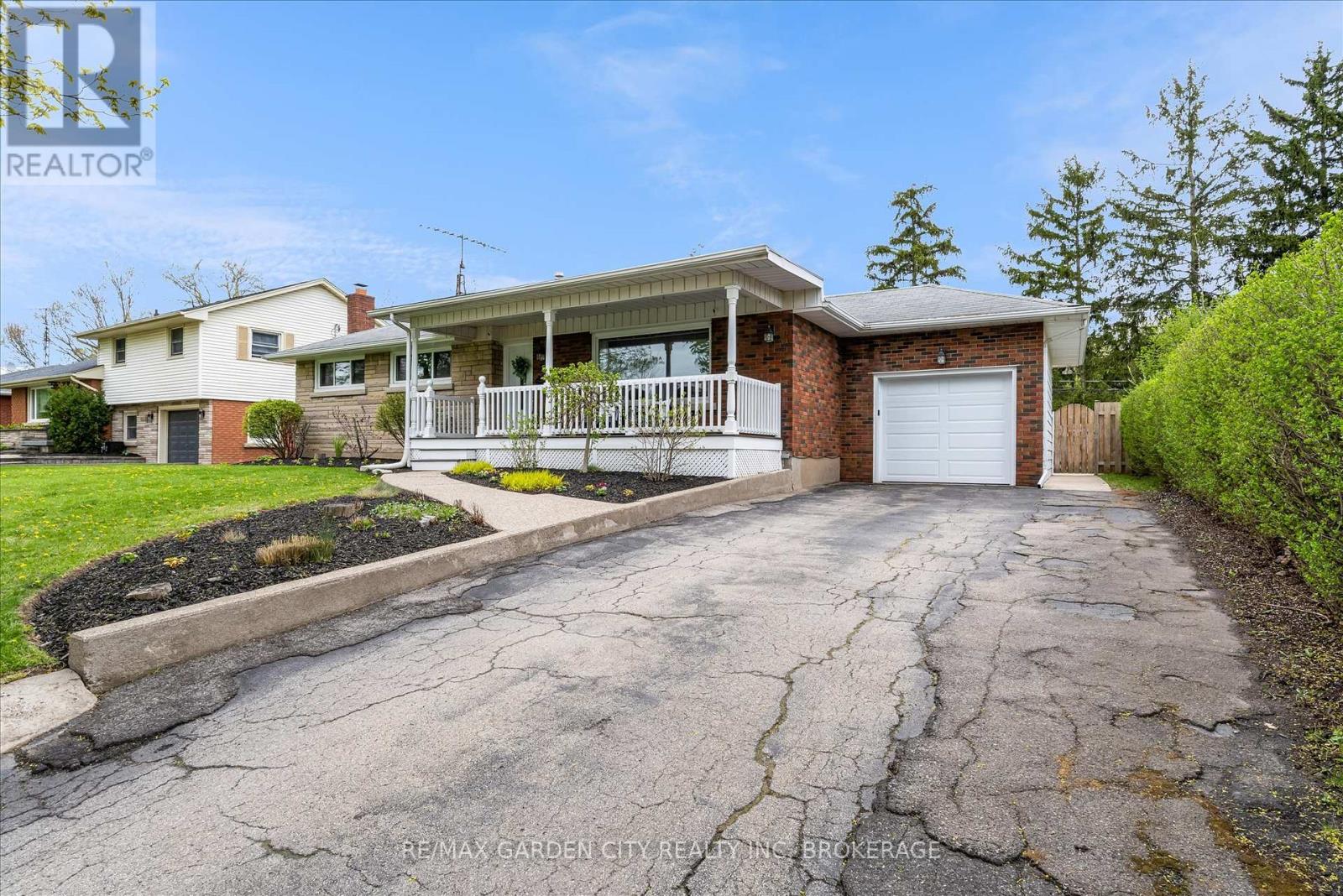 58 Diffin Drive, Welland, Ontario  L3C 2K1 - Photo 2 - X12134043