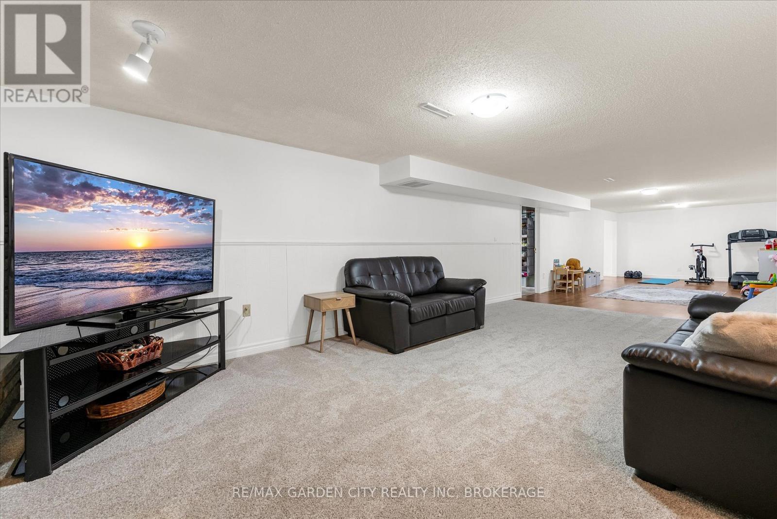 58 Diffin Drive, Welland, Ontario  L3C 2K1 - Photo 29 - X12134043
