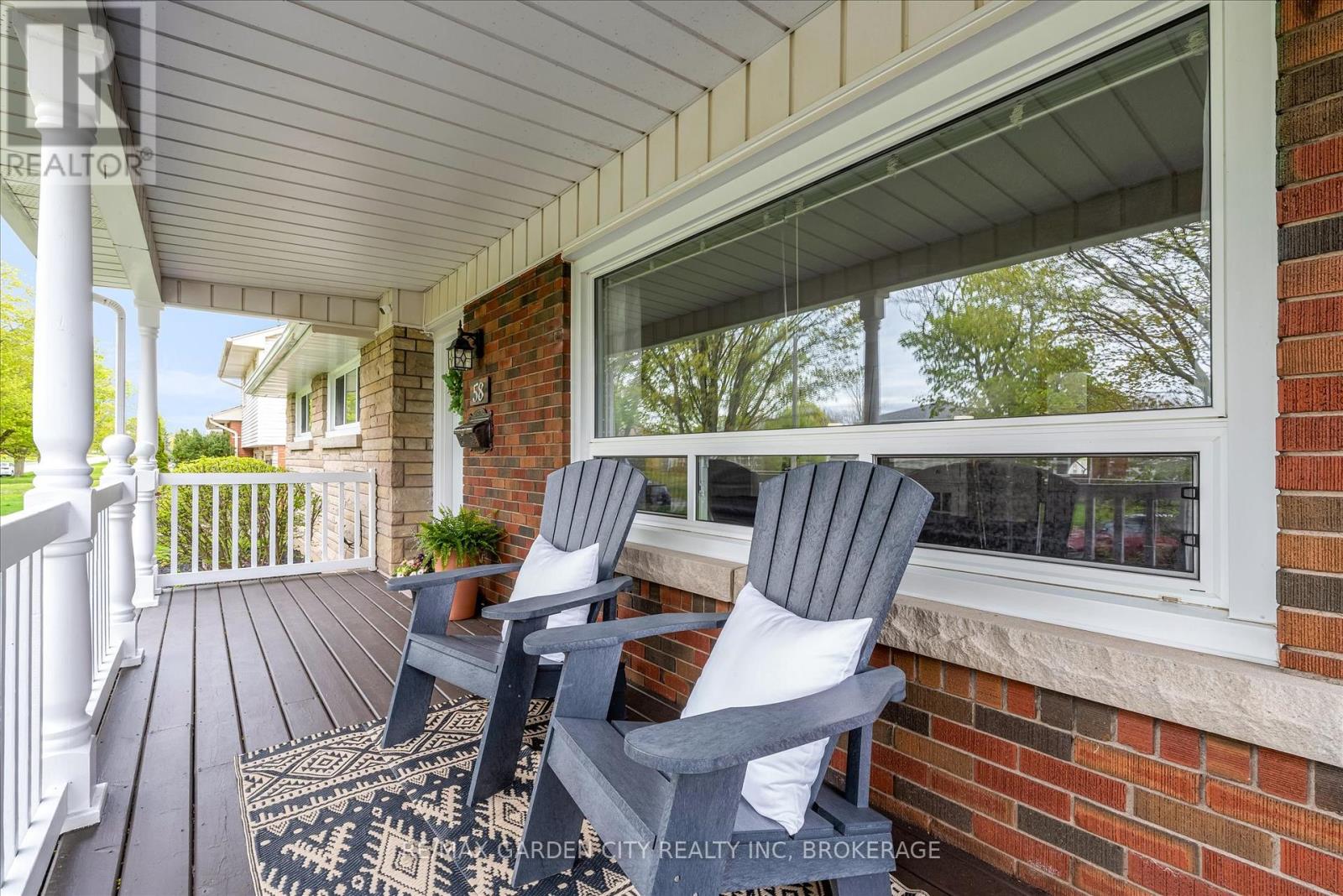 58 Diffin Drive, Welland, Ontario  L3C 2K1 - Photo 4 - X12134043