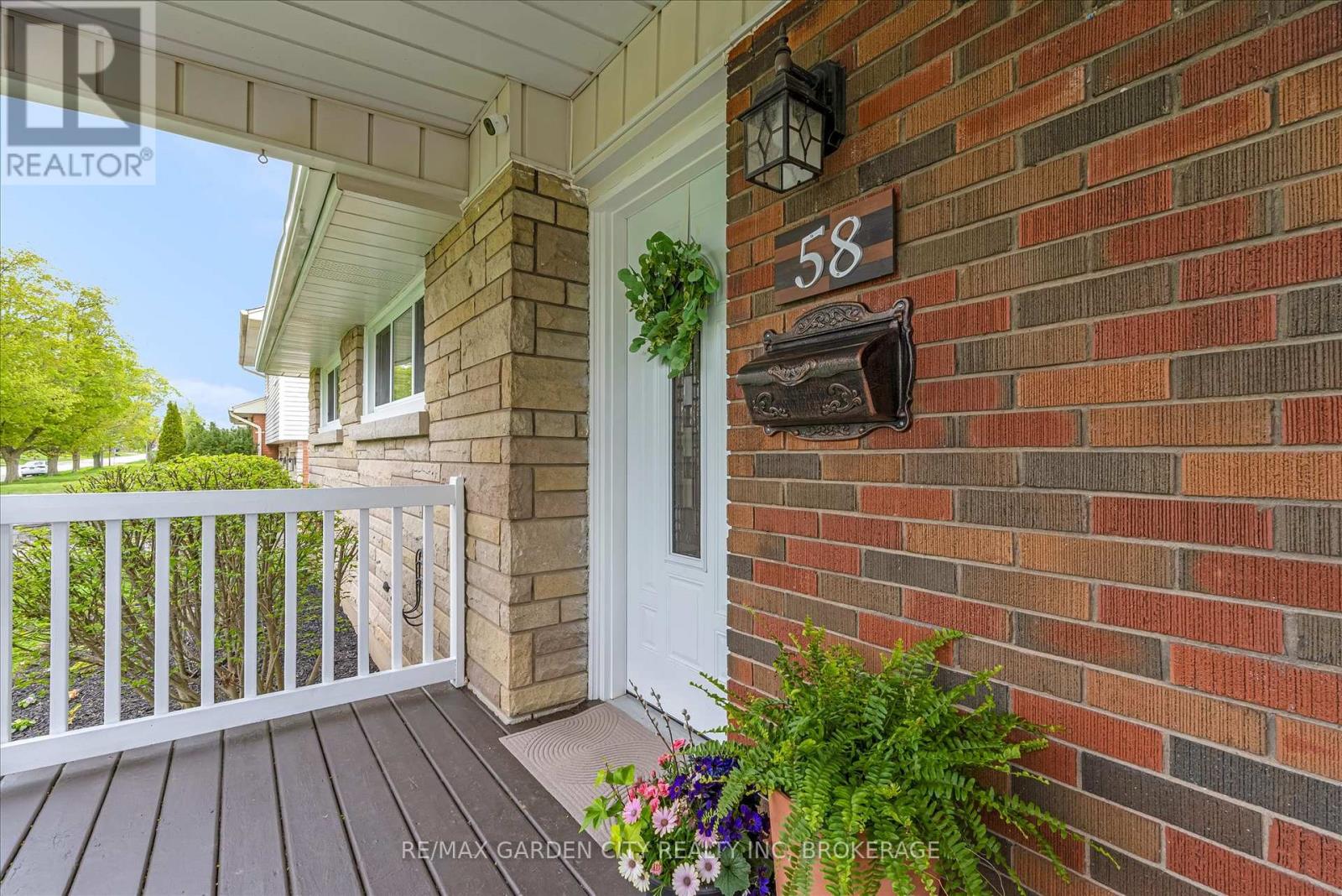 58 Diffin Drive, Welland (Prince Charles), Ontario  L3C 2K1 - Photo 5 - X12134043