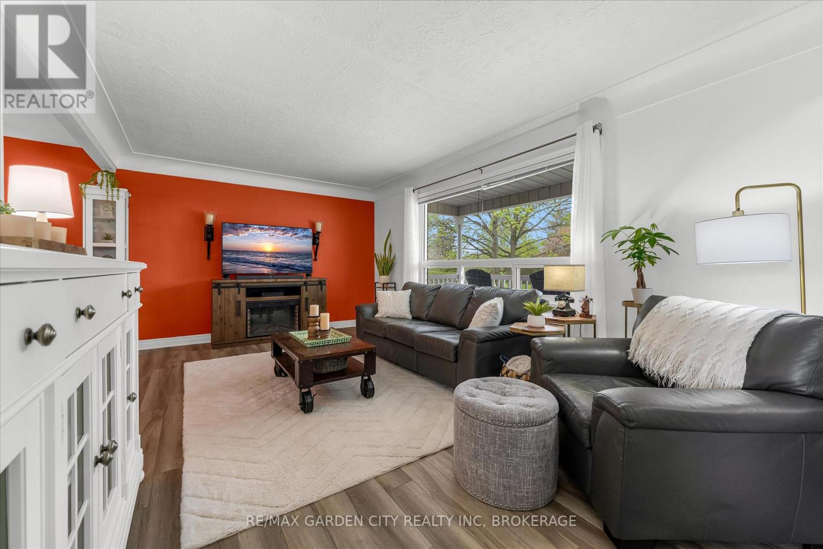 58 Diffin Drive, Welland, Ontario  L3C 2K1 - Photo 7 - X12134043