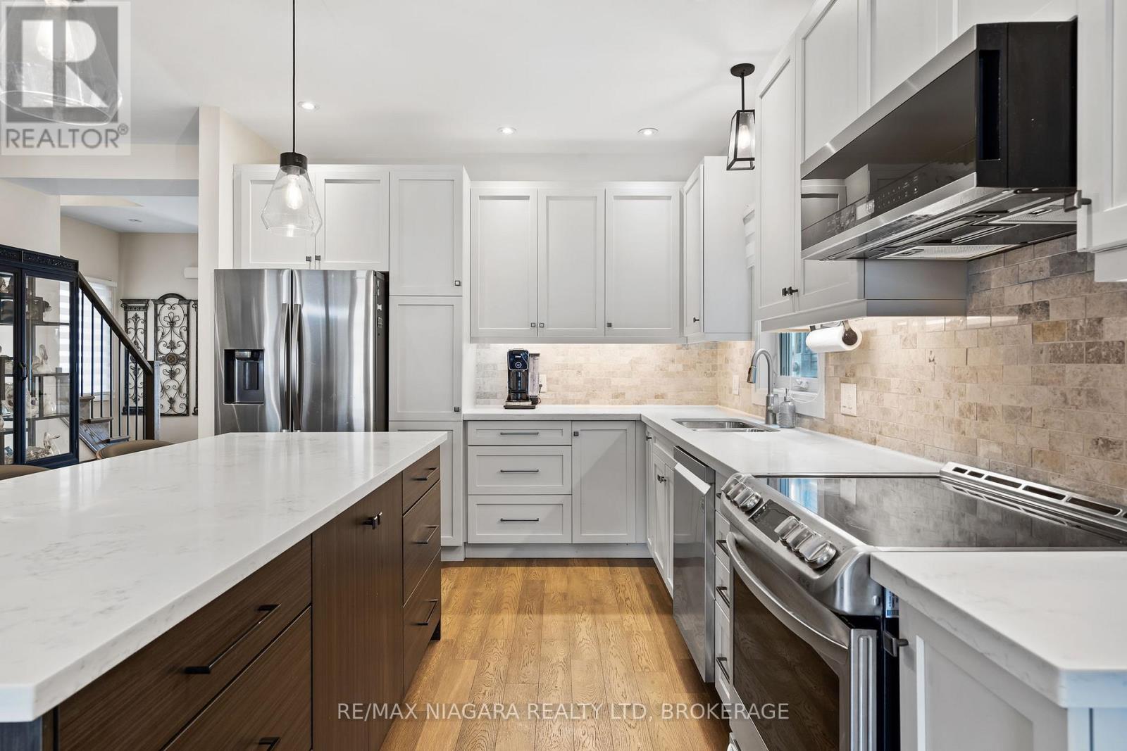 77b Broadway, St. Catharines (Port Weller), Ontario  L2M 7Y3 - Photo 8 - X12134086