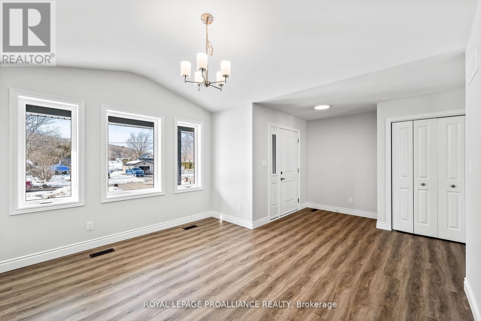 180 Homewood Avenue, Trent Hills, Ontario  K0L 1Y0 - Photo 12 - X12134005