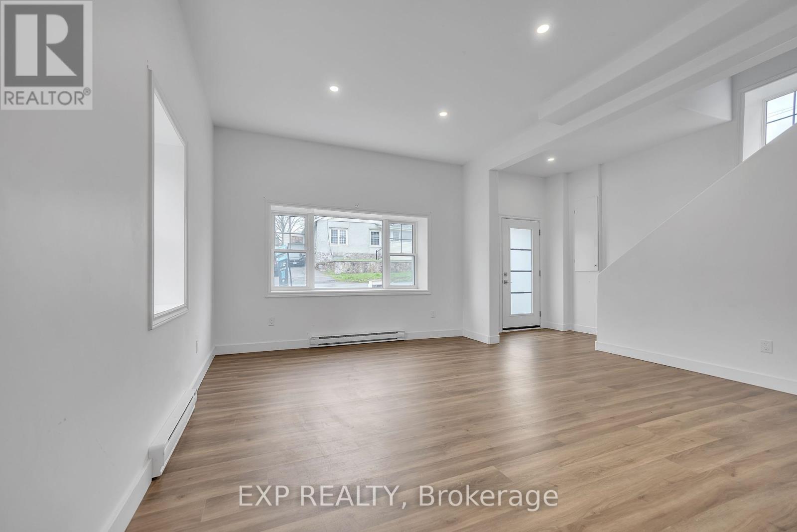 19 Isabel Street, Belleville, Ontario  K8P 3N4 - Photo 6 - X12134072