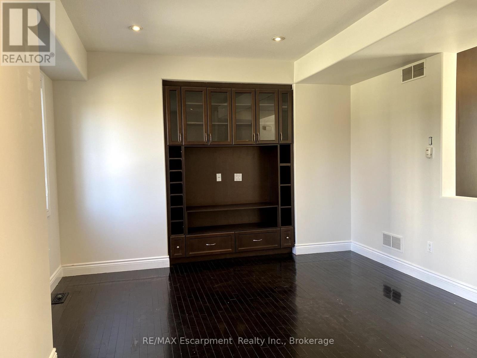 2430 Second Street, Burlington, Ontario  L7R 3K1 - Photo 18 - W12133932