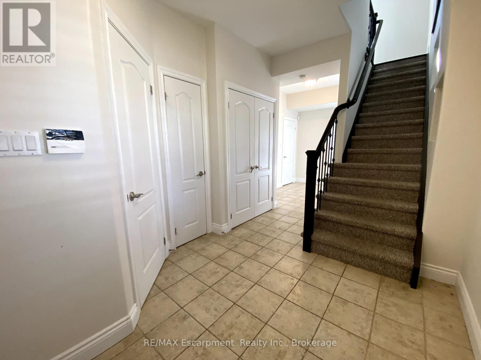 2430 Second Street, Burlington, Ontario  L7R 3K1 - Photo 9 - W12133932