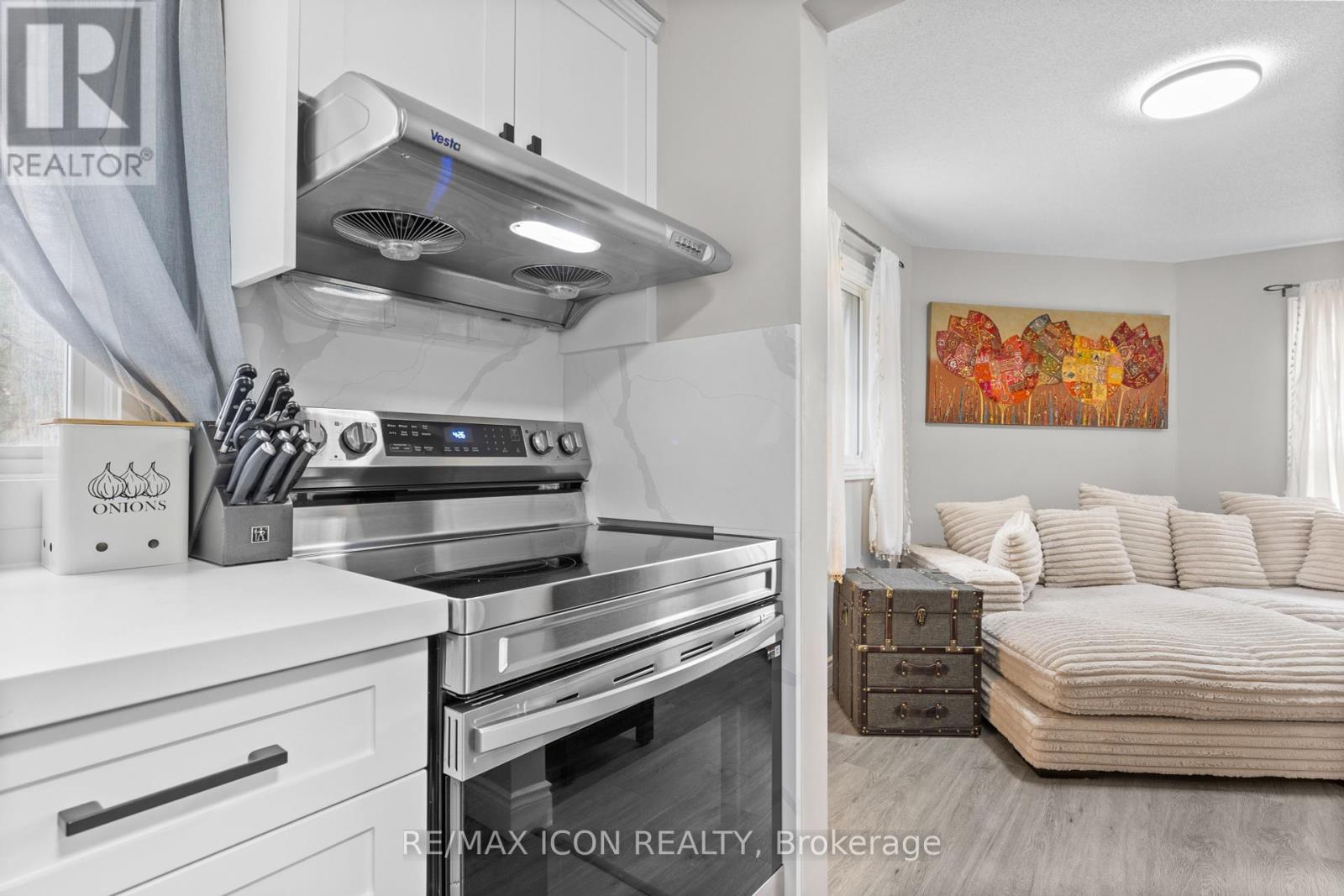 210 - 30 Hugo Crescent, Kitchener, Ontario  N2M 3Z2 - Photo 5 - X12121139